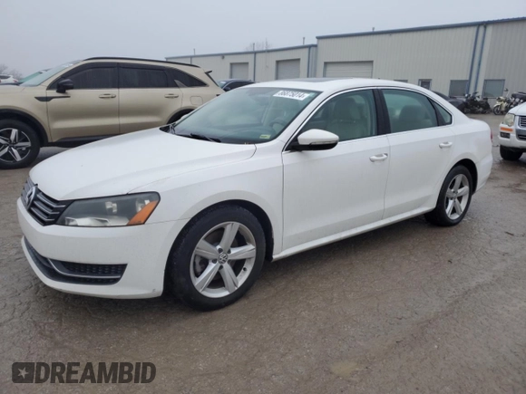 2012 Volkswagen Passat SE z VIN 1VWBH7A37CC030518, wystawiony jako Copart lot #86875014 z przebiegiem 136 259 mil mil oraz Czysty tytuł • Clean title. Historia ofert i sprzedaży dostępna na DreamBid. Obrazek 1.
