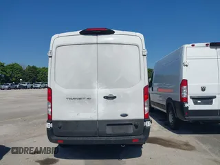 2022 Ford Transit z VIN 1FTYE1C84NKA19903, wystawiony jako IAAI lot #41757403 z przebiegiem 132 991 mil mil oraz . Historia ofert i sprzedaży dostępna na DreamBid. Obrazek 16.