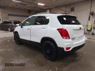 2022 Chevrolet Trax LT z VIN KL7CJPSM0NB537074, wystawiony jako IAAI lot #41843390 z przebiegiem 74 100 mil mil oraz . Historia ofert i sprzedaży dostępna na DreamBid. Obrazek 3.