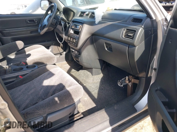2000 Honda CR-V LX with VIN JHLRD2846YC016747, listed as a IAAI auction lot 41989951 with 163,440 mi miles. Bid and sale history available at carsss.com. Image 5.