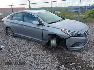 2015 Hyundai Sonata SE z VIN 5NPE24AF5FH006298, wystawiony jako IAAI lot #42236755 z przebiegiem 134 567 mil mil oraz . Historia ofert i sprzedaży dostępna na DreamBid. Obrazek 1.