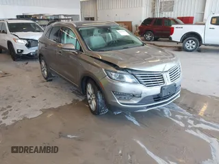 2016 Lincoln MKC Reserve with VIN 5LMCJ3C93GUJ19078, listed as a IAAI auction lot 41633487 with 91,961 mi miles and . Bid and sale history available at DreamBid. Image 1.