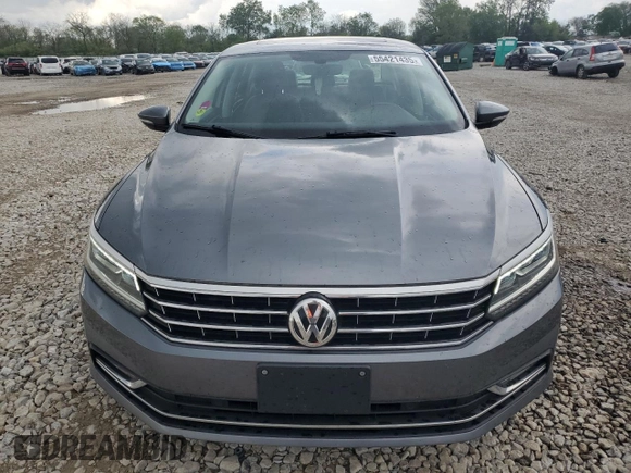 2017 Volkswagen Passat SE z VIN 1VWGT7A3XHC053786, wystawiony jako Copart lot #55421435 z przebiegiem 90 878 mil mil oraz Szkoda całkowita • Salvage title. Historia ofert i sprzedaży dostępna na DreamBid. Obrazek 5.