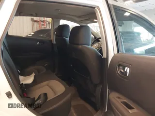 2011 Nissan Rogue S z VIN JN8AS5MV7BW256822, wystawiony jako IAAI lot #42323266 z przebiegiem 130 313 mil mil oraz . Historia ofert i sprzedaży dostępna na DreamBid. Obrazek 8.