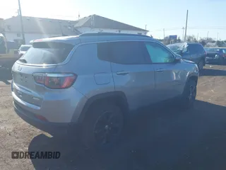 2020 Jeep Compass Latitude with VIN 3C4NJDBB7LT155175, listed as a IAAI auction lot 41760215 with 40,258 mi miles. Bid and sale history available at carsss.com. Image 4.