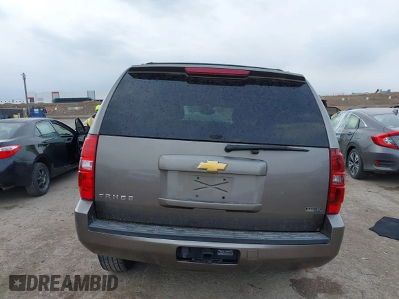2012 Chevrolet Tahoe LS z VIN 1GNSCAE08CR323878, wystawiony jako IAAI lot #41936259 z przebiegiem 67 542 mil mil oraz . Historia ofert i sprzedaży dostępna na DreamBid. Obrazek 16.