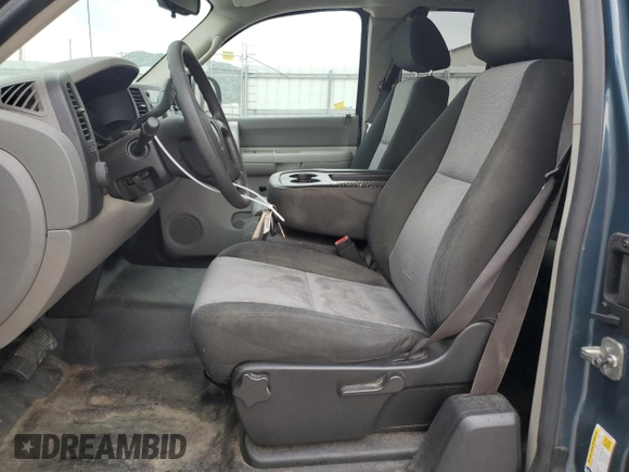 2009 GMC Sierra 1500 Work Truck z VIN 1GTEC19X29Z252103, wystawiony jako Copart lot #55013535 z przebiegiem 82 186 mil mil oraz Szkoda całkowita • Salvage title. Historia ofert i sprzedaży dostępna na DreamBid. Obrazek 7.