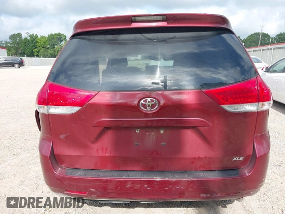 2013 Toyota Sienna XLE AAS z VIN 5TDYK3DC5DS380894, wystawiony jako IAAI lot #42271097 z przebiegiem 145 494 mil mil oraz . Historia ofert i sprzedaży dostępna na DreamBid. Obrazek 17.