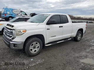 2017 Toyota Tundra SR z VIN 5TFUW5F14HX618535, wystawiony jako Copart lot #84093554 z przebiegiem Nie podano mil oraz Szkoda całkowita • Salvage title. Historia ofert i sprzedaży dostępna na DreamBid. Obrazek 1.