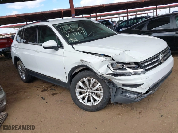 2018 Volkswagen Tiguan SEL with VIN 3VV3B7AX0JM001709, listed as a IAAI auction lot 41702672 with 146,499 mi miles. Bid and sale history available at carsss.com. Image 1.