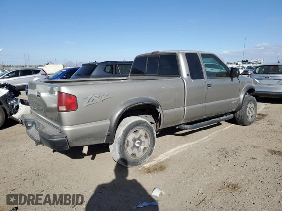 2002 Chevrolet S-10 LS with VIN 1GCCT19W628153388, listed as a Copart auction lot 47499415 with 171,329 mi miles and Salvage Title. Bid and sale history available at carsss.com. Image 3.