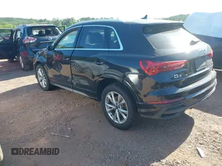 2024 Audi Q3 S line Premium z VIN WA1DECF35R1095131, wystawiony jako IAAI lot #42313681 z przebiegiem 31 510 mil mil oraz . Historia ofert i sprzedaży dostępna na DreamBid. Obrazek 3.