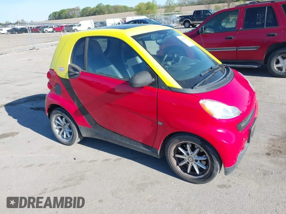 2009 Smart fortwo Pure z VIN WMEEJ31X99K290533, wystawiony jako IAAI lot #42198999 z przebiegiem 50 608 mil mil oraz . Historia ofert i sprzedaży dostępna na DreamBid. Obrazek 1.