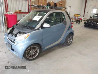 2011 Smart fortwo Pure z VIN WMEEJ3BA9BK432217, wystawiony jako IAAI lot #42145887 z przebiegiem 135 480 mil mil oraz . Historia ofert i sprzedaży dostępna na DreamBid. Obrazek 2.