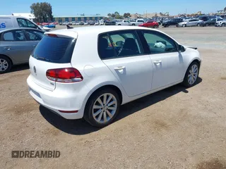 2014 Volkswagen Golf TDI w/Sunroof & Nav z VIN WVWDM7AJ1EW003256, wystawiony jako IAAI lot #42239048 z przebiegiem 66 327 mil mil oraz . Historia ofert i sprzedaży dostępna na DreamBid. Obrazek 4.