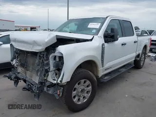 2024 Ford F-250 XL z VIN 1FT7W2BT5REC68882, wystawiony jako IAAI lot #42462526 z przebiegiem 59 686 mil mil oraz . Historia ofert i sprzedaży dostępna na DreamBid. Obrazek 2.