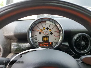 2012 MINI Hardtop S with VIN WMWSV3C57CTY17355, listed as a Copart auction lot 63561395 with 157,122 mi miles and Clean title. Bid and sale history available at DreamBid. Image 9.