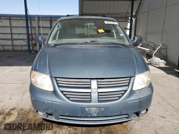 2005 Dodge Caravan SXT with VIN 2D4GP44L75R335536, listed as a Copart auction lot 60933985 with 212,231 mi miles and Salvage title. Bid and sale history available at DreamBid. Image 5.