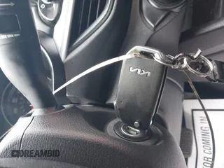 2024 Kia Forte LXS z VIN 3KPF24AD9RE792361, wystawiony jako IAAI lot #41863763 z przebiegiem 12 892 mil mil oraz . Historia ofert i sprzedaży dostępna na DreamBid. Obrazek 11.
