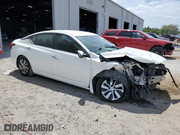 2020 Nissan Altima S z VIN 1N4BL4BV4LN300766, wystawiony jako Copart lot #55230435 z przebiegiem 84 042 mil mil oraz Nie do naprawy • Non repairable. Historia ofert i sprzedaży dostępna na DreamBid. Obrazek 4.