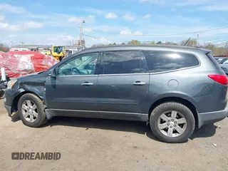 2011 Chevrolet Traverse 1LT z VIN 1GNKRGED1BJ359820, wystawiony jako IAAI lot #42095000 z przebiegiem 80 117 mil mil oraz . Historia ofert i sprzedaży dostępna na DreamBid. Obrazek 17.