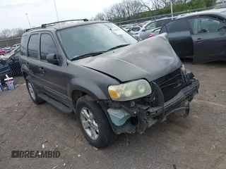 2005 Ford Escape XLT with VIN 1FMYU03155KB15647, listed as a IAAI auction lot 41865555 with 1 mi miles. Bid and sale history available at carsss.com. Image 1.