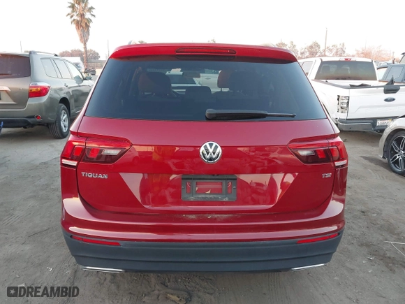 2018 Volkswagen Tiguan S with VIN 3VV1B7AX9JM068218, listed as a IAAI auction lot 41297391 with 41,143 mi miles. Bid and sale history available at carsss.com. Image 16.