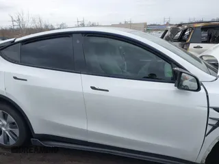 2023 Tesla Model Y Long Range with VIN 7SAYGDEE0PA112870, listed as a IAAI auction lot 41727017 with 24,246 mi miles. Bid and sale history available at carsss.com. Image 13.