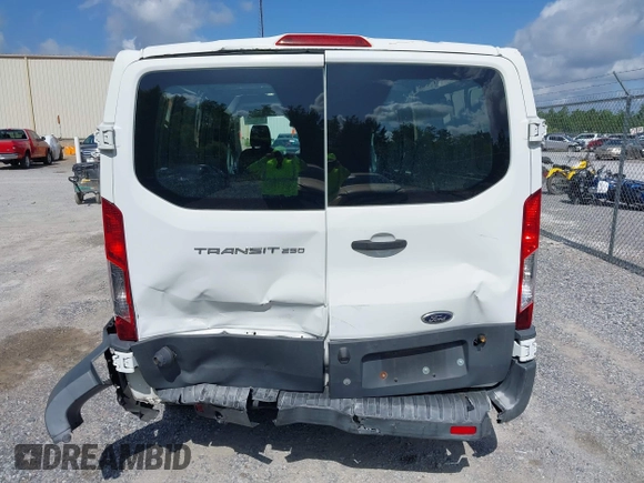 2017 Ford Transit Cargo z VIN 1FTYR2ZM2HKA21541, wystawiony jako IAAI lot #42540880 z przebiegiem 177 013 mil mil oraz . Historia ofert i sprzedaży dostępna na DreamBid. Obrazek 16.
