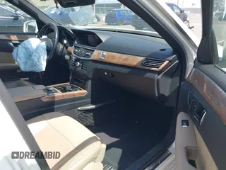 2010 Mercedes-Benz E 350 Luxury z VIN WDDHF8HB2AA259922, wystawiony jako IAAI lot #42080144 z przebiegiem 121 665 mil mil oraz . Historia ofert i sprzedaży dostępna na DreamBid. Obrazek 5.