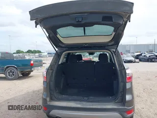 2017 Ford Escape SE z VIN 1FMCU0GD1HUE71410, wystawiony jako IAAI lot #42026516 z przebiegiem 173 804 mil mil oraz . Historia ofert i sprzedaży dostępna na DreamBid. Obrazek 18.