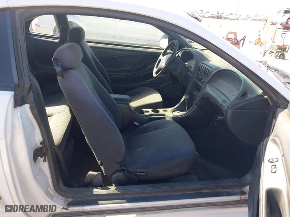 2001 Ford Mustang Standard with VIN 1FAFP40471F137005, listed as a IAAI auction lot 40493197 with 203,547 mi miles. Bid and sale history available at carsss.com. Image 5.
