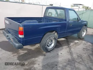 1993 Isuzu Pickup S z VIN 4S1CL11L7P4207354, wystawiony jako IAAI lot #41237021 z przebiegiem 192 502 mil mil oraz . Historia ofert i sprzedaży dostępna na DreamBid. Obrazek 4.