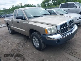 2005 Dodge Dakota SLT with VIN 1D7HE42N55S273389, listed as a IAAI auction lot 42534873 with 160,735 mi miles and . Bid and sale history available at DreamBid. Image 1.