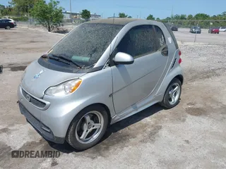 2013 Smart fortwo Pure with VIN WMEEJ3BA1DK632883, listed as a IAAI auction lot 42102529 with 74,071 mi miles. Bid and sale history available at carsss.com. Image 2.