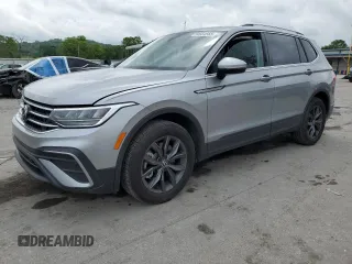 2023 Volkswagen Tiguan SE z VIN 3VVNB7AX2PM128480, wystawiony jako Copart lot #54664565 z przebiegiem 9 822 mil mil oraz Szkoda całkowita • Salvage title. Historia ofert i sprzedaży dostępna na DreamBid. Obrazek 1.