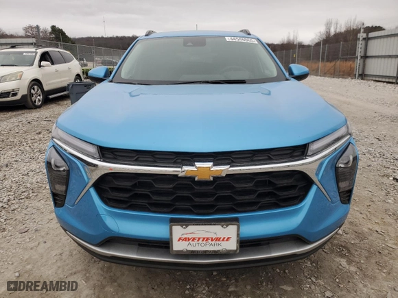 2025 Chevrolet Trax LT with VIN KL77LHEP9SC065664, listed as a Copart auction lot 44546065 with 3,243 mi miles and Salvage Title. Bid and sale history available at carsss.com. Image 5.