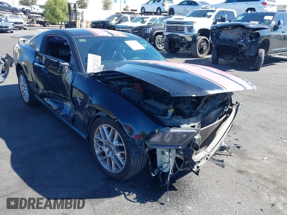 2012 Ford Mustang Premium z VIN 1ZVBP8AM8C5230247, wystawiony jako IAAI lot #41721081 z przebiegiem 118 868 mil mil oraz . Historia ofert i sprzedaży dostępna na DreamBid. Obrazek 1.