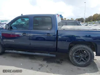 2007 Chevrolet Silverado 1500 LT w/1LT with VIN 2GCEC13C971730593, listed as a IAAI auction lot 41911806 with 192,098 mi miles. Bid and sale history available at carsss.com. Image 14.