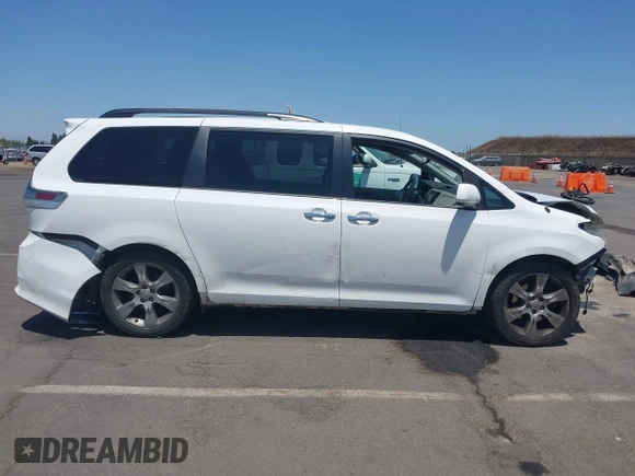 2014 Toyota Sienna SE z VIN 5TDXK3DC0ES515325, wystawiony jako IAAI lot #42520007 z przebiegiem 155 649 mil mil oraz . Historia ofert i sprzedaży dostępna na DreamBid. Obrazek 14.