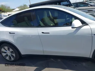 2021 Tesla Model Y Long Range with VIN 5YJYGDEE3MF081304, listed as a IAAI auction lot 41706240 with 90,510 mi miles and . Bid and sale history available at DreamBid. Image 13.