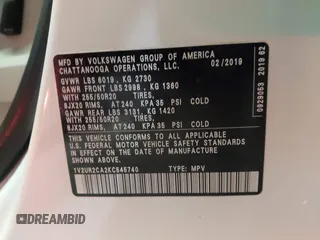 2019 Volkswagen Atlas SE z VIN 1V2UR2CA2KC545740, wystawiony jako IAAI lot #41968203 z przebiegiem 78 080 mil mil oraz . Historia ofert i sprzedaży dostępna na DreamBid. Obrazek 9.