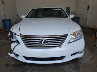 2012 Lexus LS 460 z VIN JTHCL5EF1C5014428, wystawiony jako Copart lot #60993515 z przebiegiem 110 429 mil mil oraz Szkoda całkowita • Salvage title. Historia ofert i sprzedaży dostępna na DreamBid. Obrazek 5.