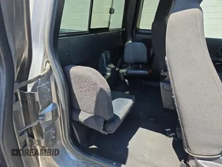 2005 Ford Ranger XLT z VIN 1FTZR45E05PA33894, wystawiony jako Copart lot #60548815 z przebiegiem 154 796 mil mil oraz Czysty tytuł • Clean title. Historia ofert i sprzedaży dostępna na DreamBid. Obrazek 6.