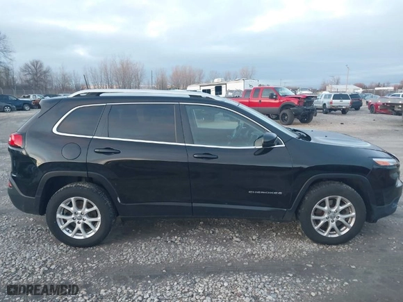 2017 Jeep Cherokee Latitude with VIN 1C4PJMCS4HW660311, listed as a IAAI auction lot 40964504 with 95,210 mi miles. Bid and sale history available at carsss.com. Image 13.