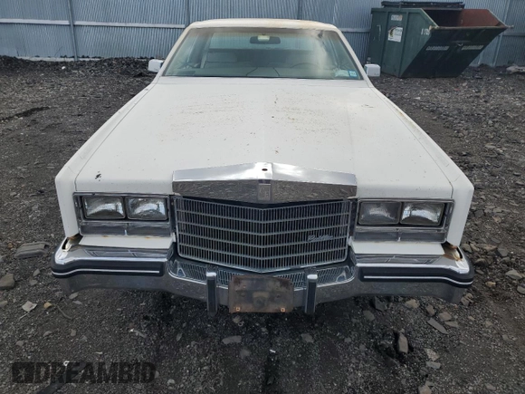 1985 Cadillac Eldorado z VIN 1G6EL578XFE673656, wystawiony jako Copart lot #86803334 z przebiegiem 94 396 mil mil oraz Tytuł czysty. Historia ofert i sprzedaży dostępna na DreamBid. Obrazek 11.