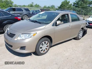 2010 Toyota Corolla z VIN 1NXBU4EE3AZ235670, wystawiony jako IAAI lot #42730266 z przebiegiem 263 807 mil mil oraz . Historia ofert i sprzedaży dostępna na DreamBid. Obrazek 2.