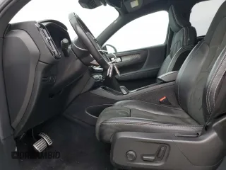 2021 Volvo XC40 z VIN YV4ED3UR8M2611762, wystawiony jako Copart lot #53993175 z przebiegiem 70 428 mil mil oraz Tytuł czysty. Historia ofert i sprzedaży dostępna na DreamBid. Obrazek 7.