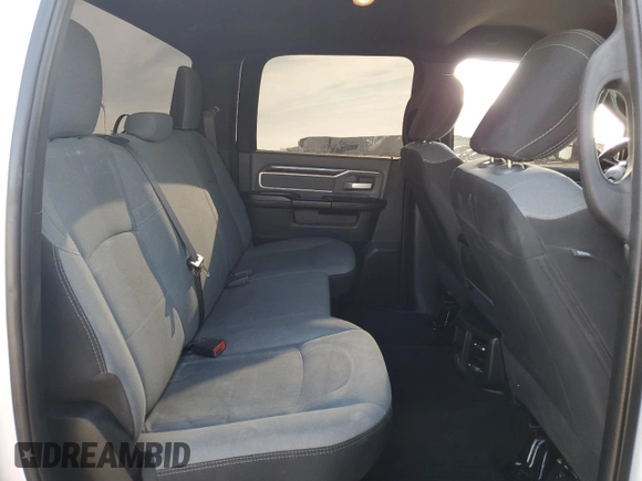 2021 Ram 2500 Big Horn z VIN 3C6UR5DL2MG555372, wystawiony jako Copart lot #50884805 z przebiegiem 91 633 mil mil oraz Szkoda całkowita • Salvage title. Historia ofert i sprzedaży dostępna na DreamBid. Obrazek 11.
