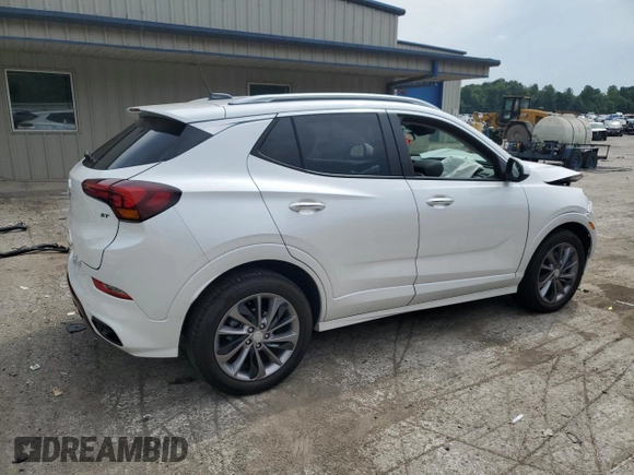 2022 Buick Encore GX Select z VIN KL4MMDSL1NB132260, wystawiony jako Copart lot #64197795 z przebiegiem 13 071 mil mil oraz Szkoda całkowita • Salvage title. Historia ofert i sprzedaży dostępna na DreamBid. Obrazek 3.